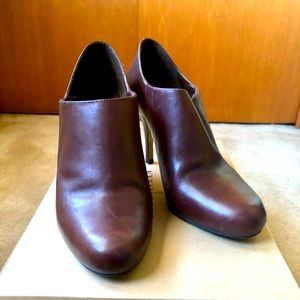 Beautiful Cole Haan Chestnut leather booties. Size 9